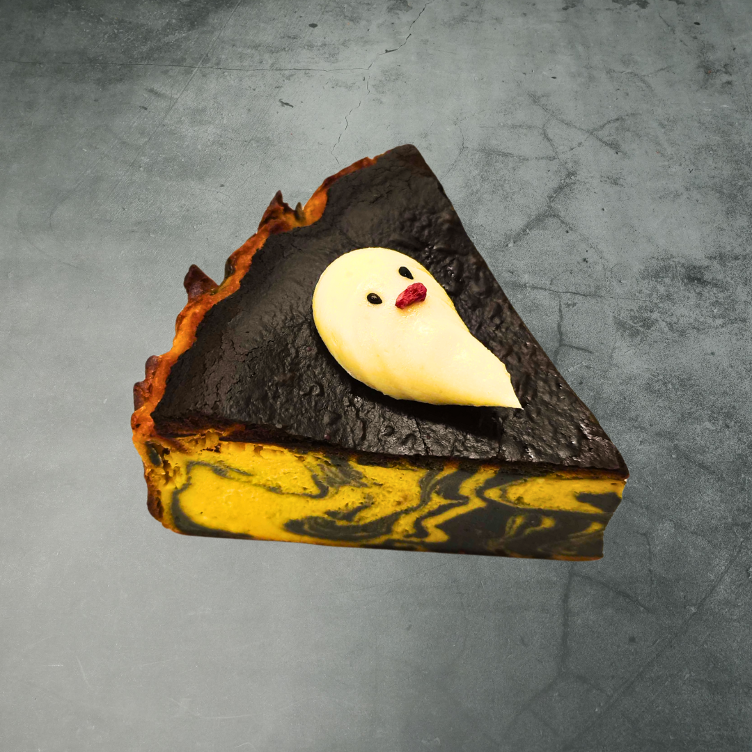 北海道かぼちゃと黒ごまのバスクチーズケーキ