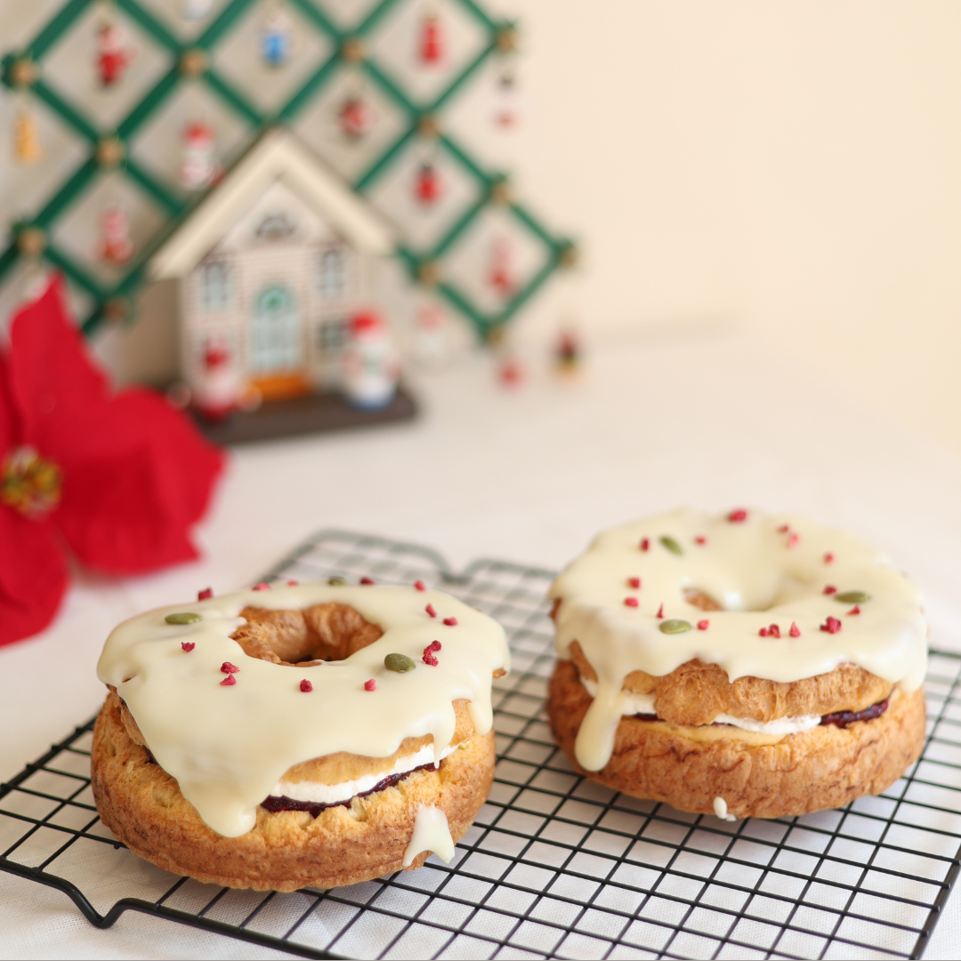 Wベリーとホワイトショコラの贅沢リースシュー